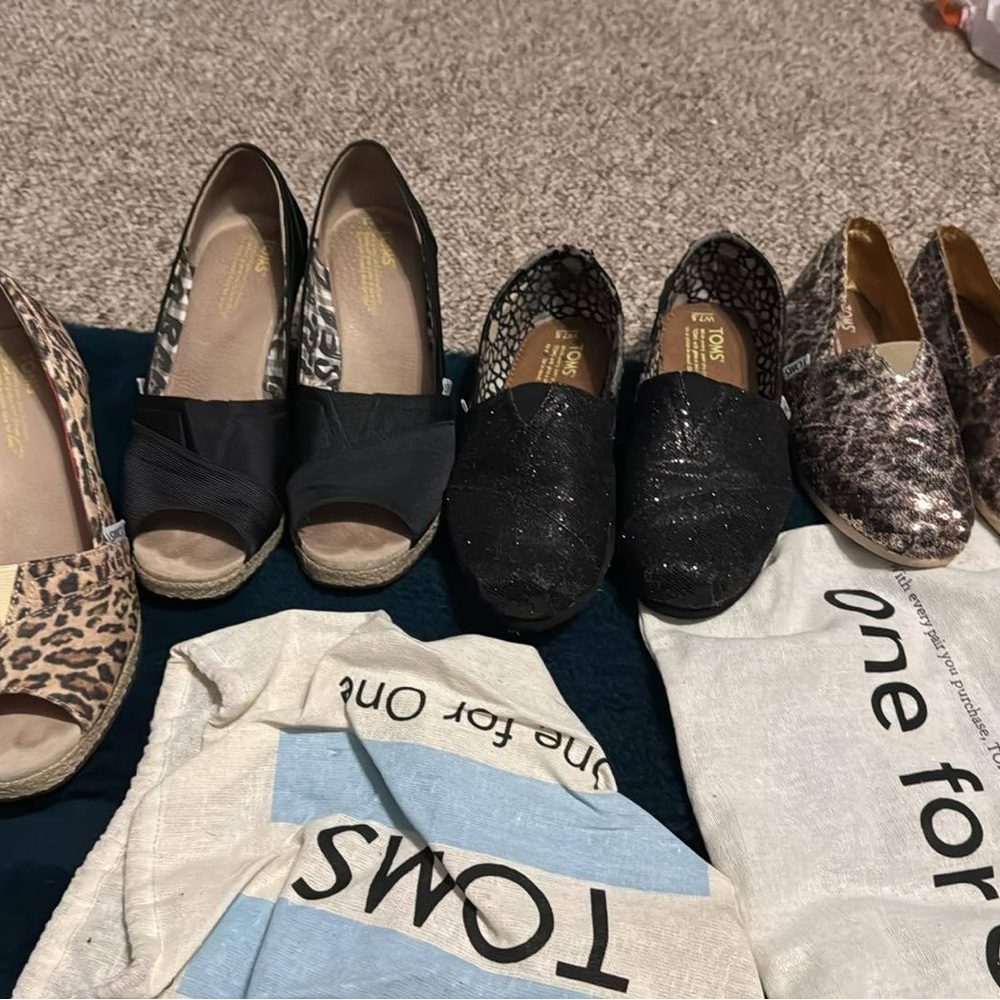 Toms Black Heels Elegant and Versatile